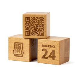 Cube en bois avec QR code 